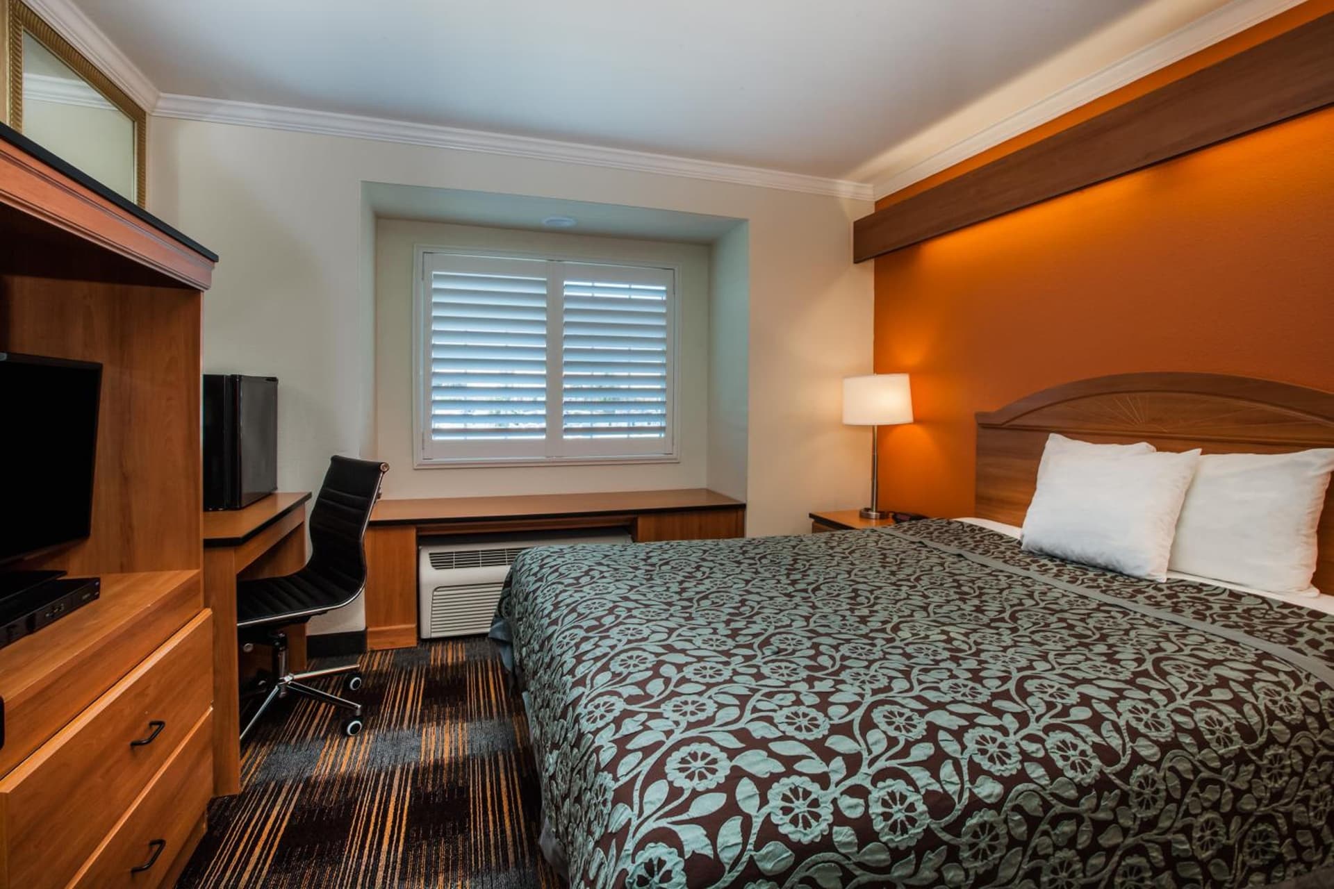 Days Inn & Suites by Wyndham Antioch property views in Antioch, CA — gallery photo 3