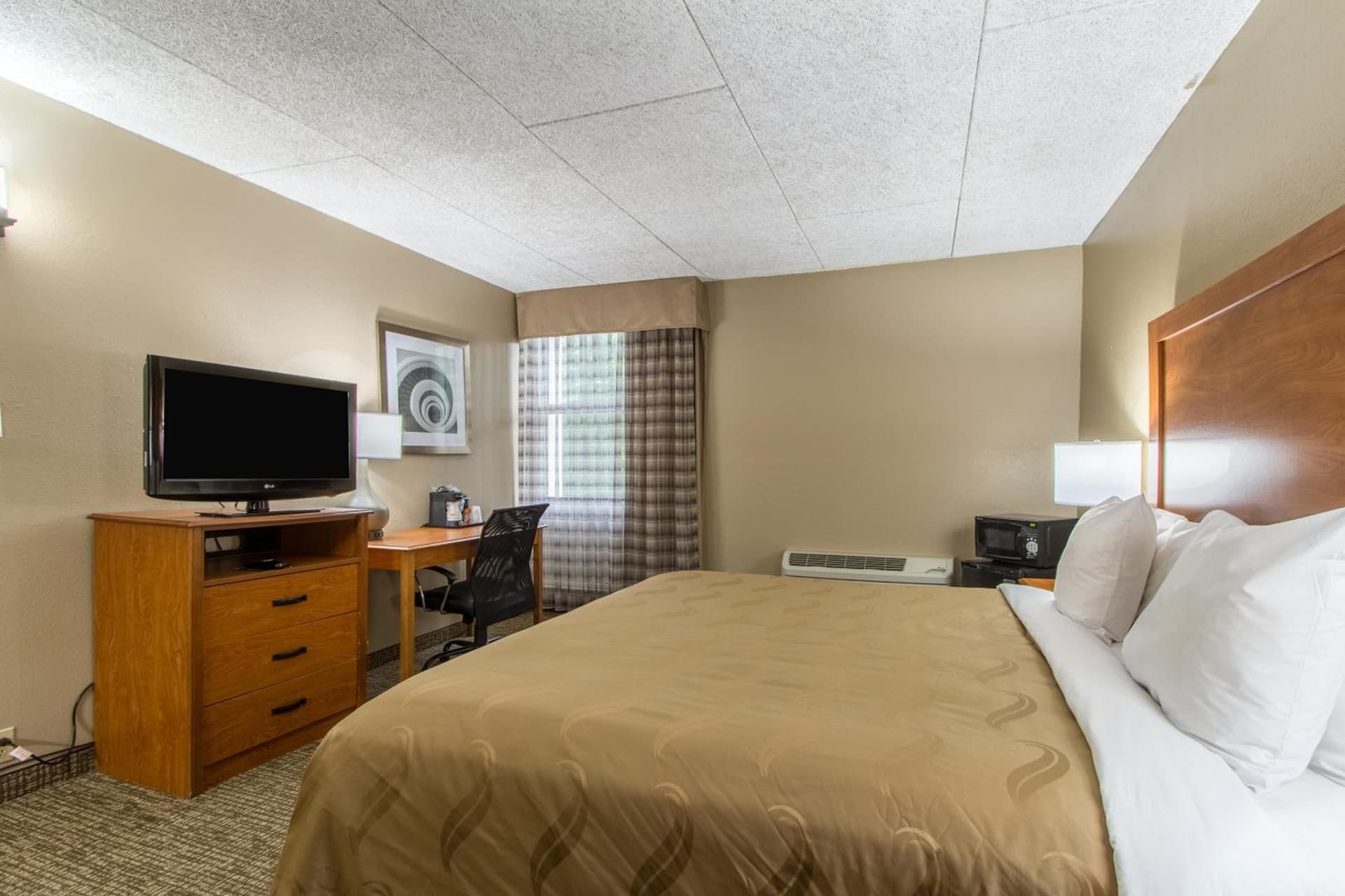 GreenRidge Hotel interior in Wickliffe, OH — gallery photo 2