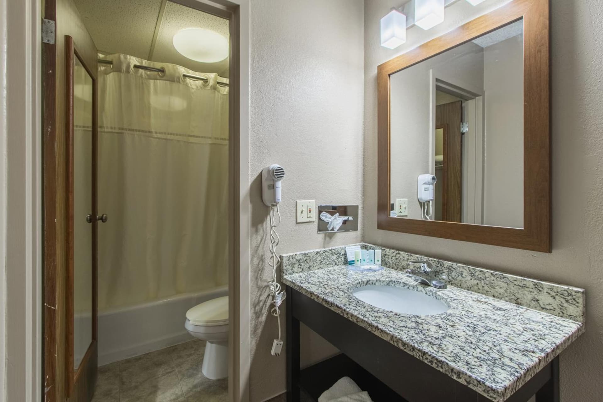 GreenRidge Hotel property views in Wickliffe, OH — gallery photo 3