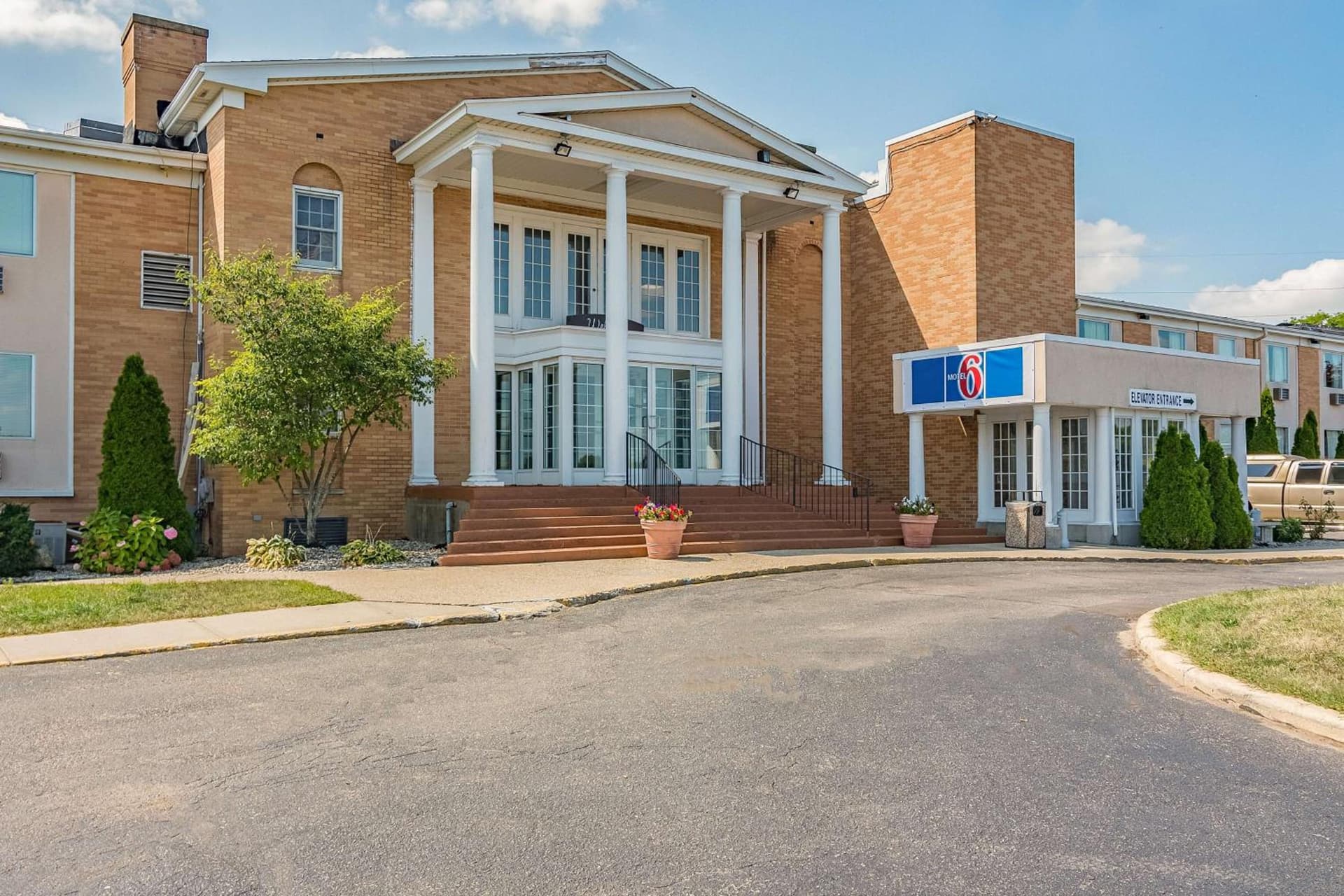 Motel 6-Grand Rapids, MI - Northeast interior in Grand Rapids, MI — gallery photo 2