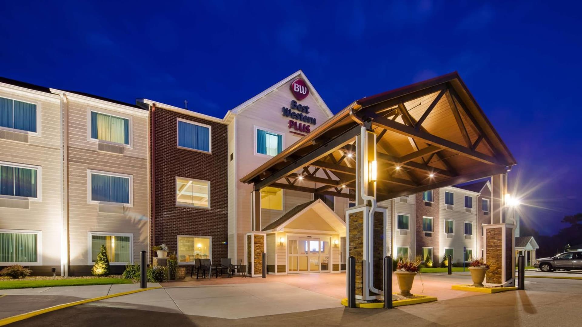 BEST WESTERN Plus Menomonie Inn & Suites property views in Menomonie, WI — gallery photo 3