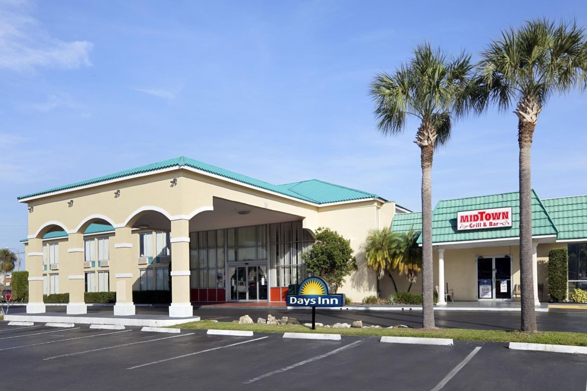 Days Inn & Suites by Wyndham Fort Pierce Midtown property views in Fort Pierce, FL — gallery photo 3