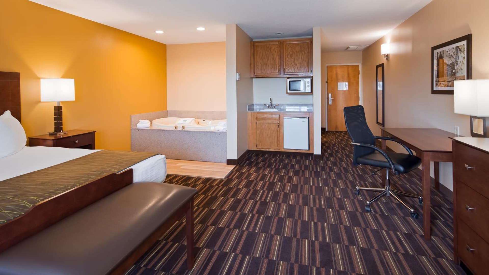 Best Western Falcon Plaza - Bowling Green gallery photo in Bowling Green, OH — image 4