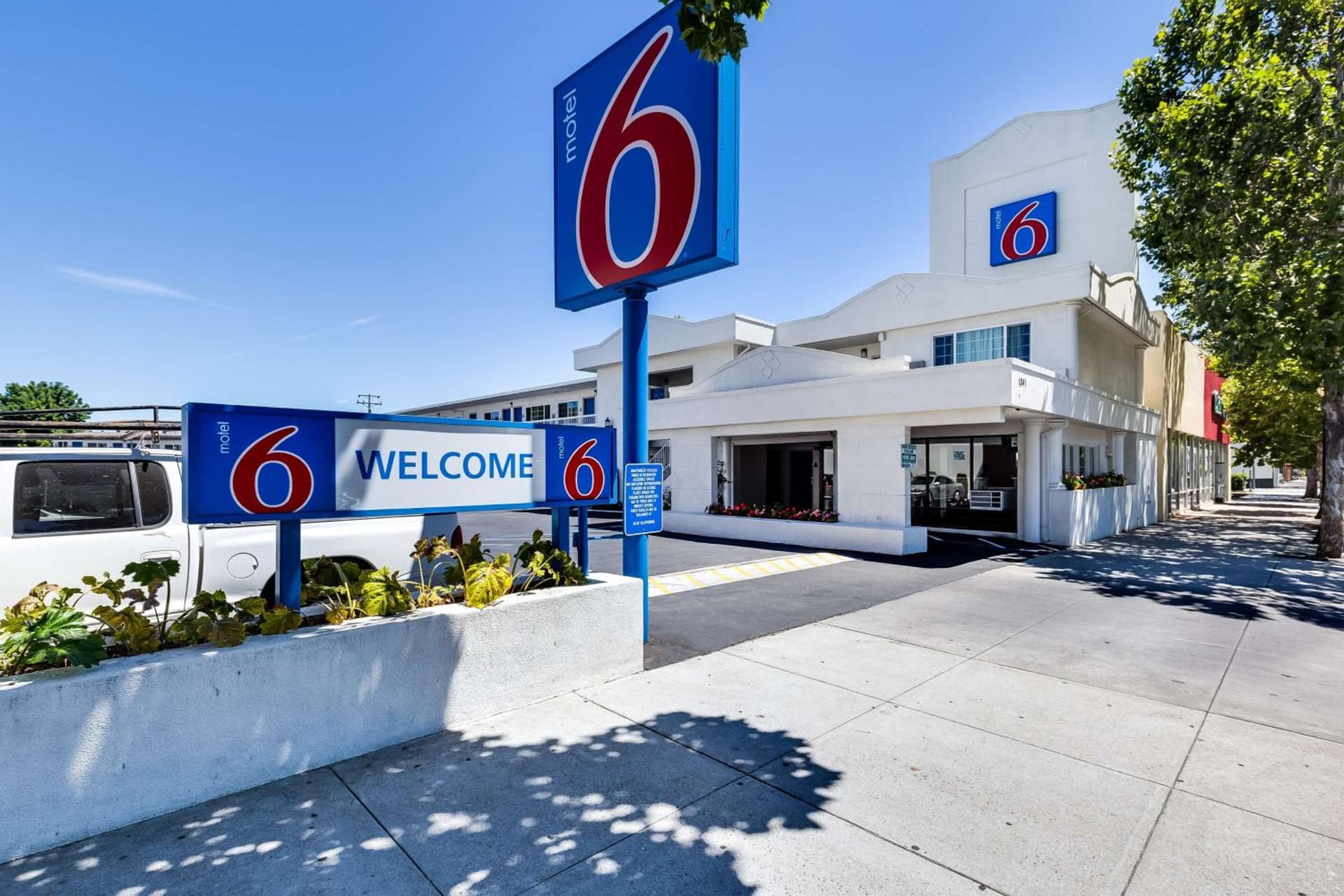 Motel 6-San Jose, CA - Convention Center featured exterior or lobby in San Jose, CA — similar hotel