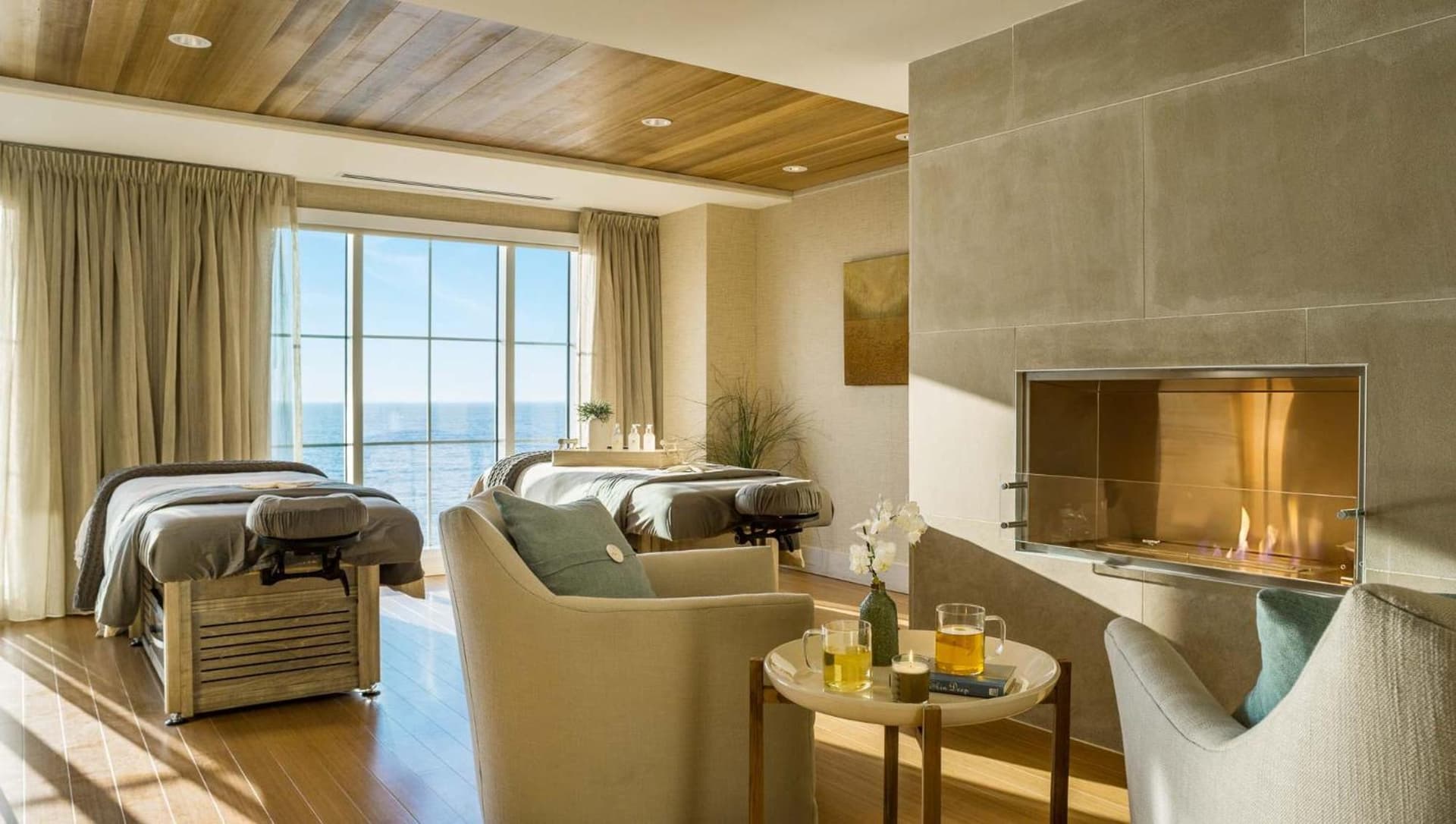 Cliff House Maine interior in Cape Neddick, ME — gallery photo 2