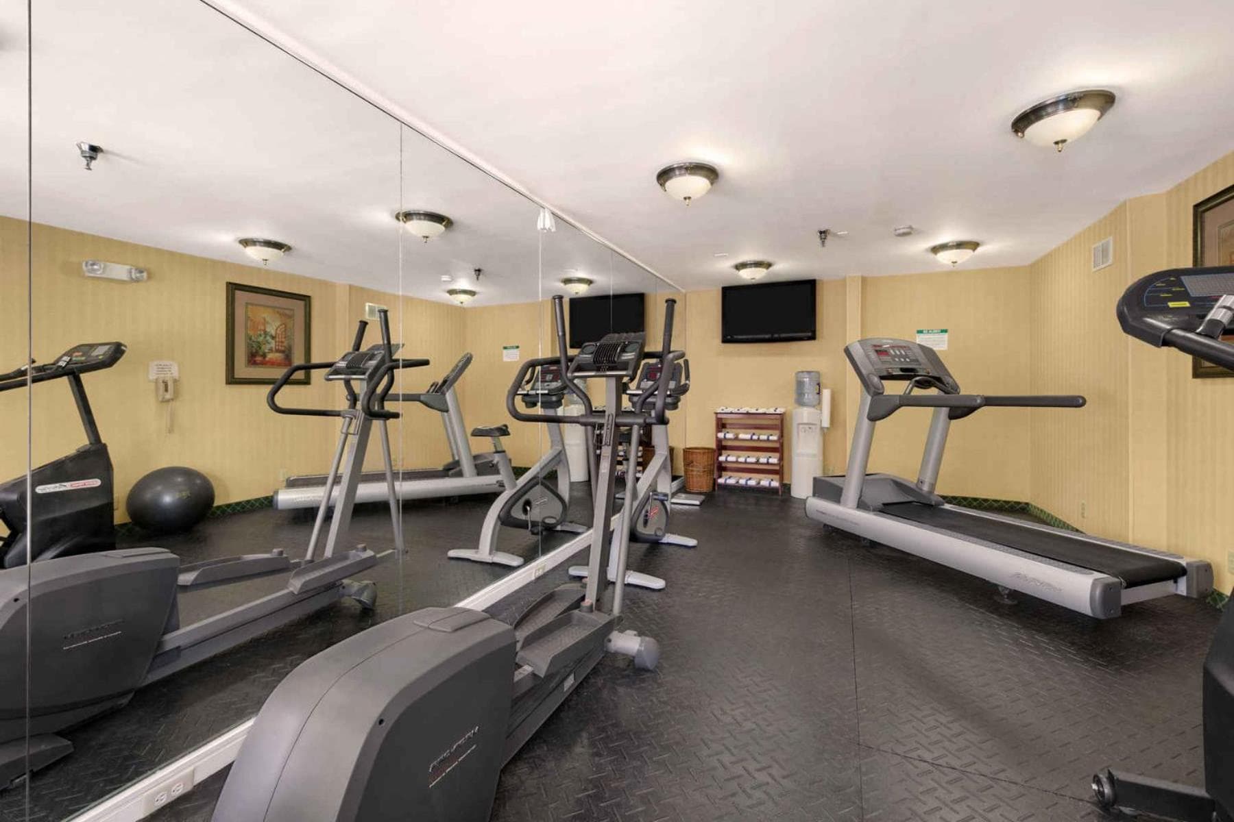 Baymont By Wyndham Gainesville I-75 gallery photo in Gainesville, FL — image 37
