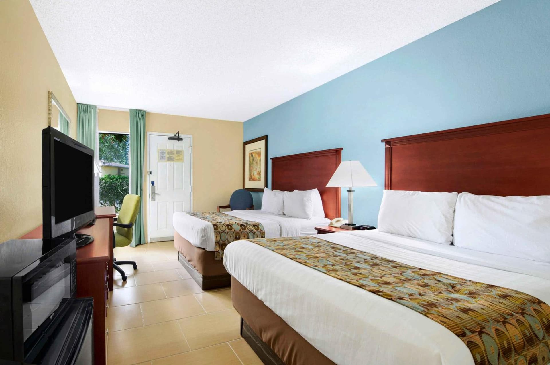 Baymont By Wyndham Gainesville I-75 gallery photo in Gainesville, FL — image 16