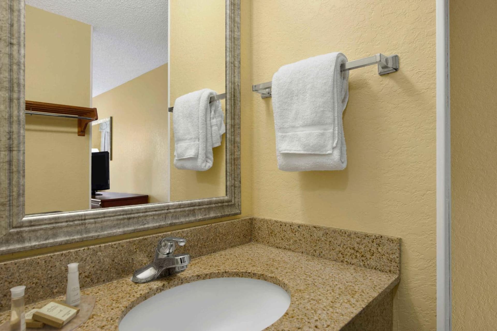 Baymont By Wyndham Gainesville I-75 gallery photo in Gainesville, FL — image 35
