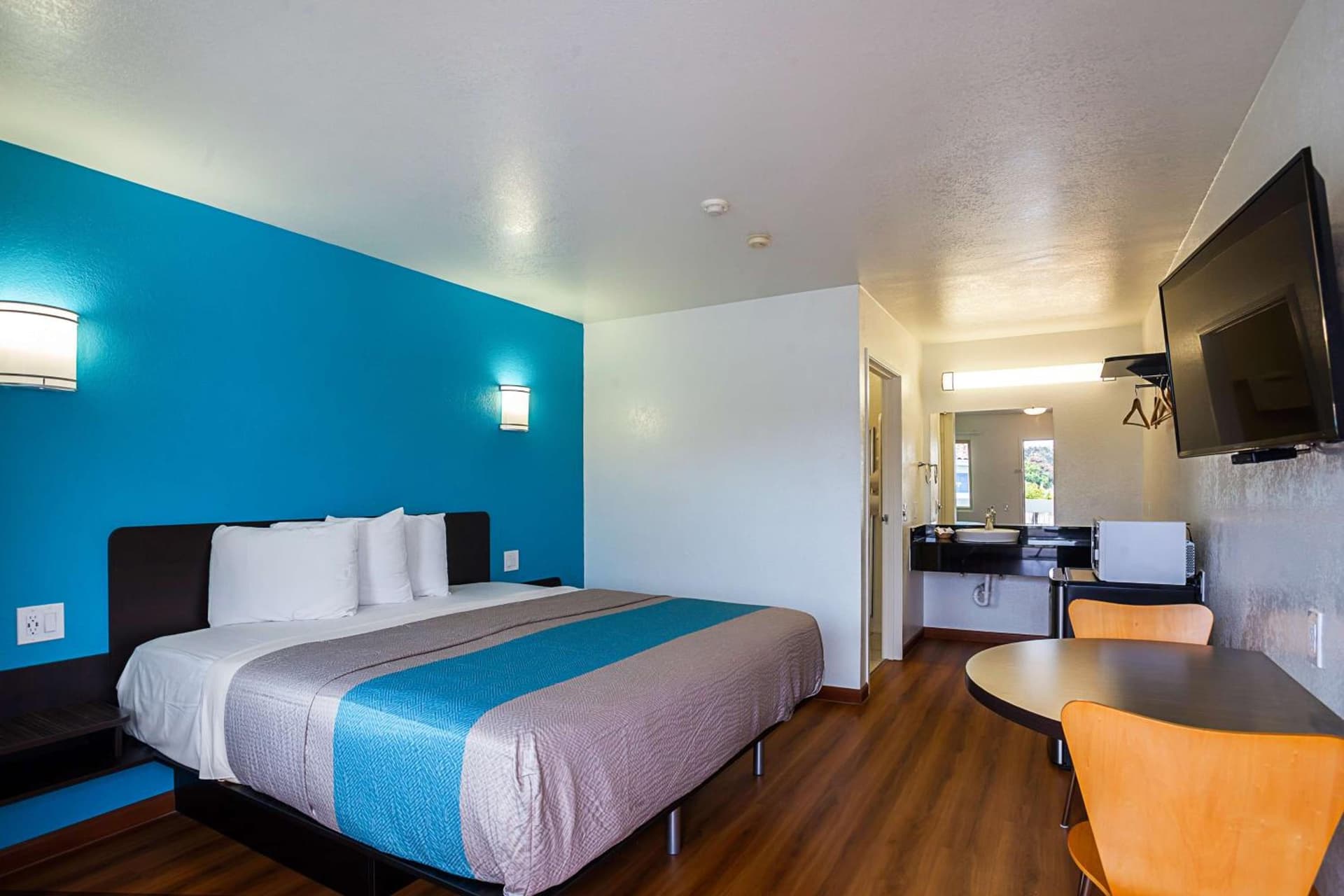 Motel 6-Ventura, CA - Downtown gallery photo in Ventura, CA — image 22