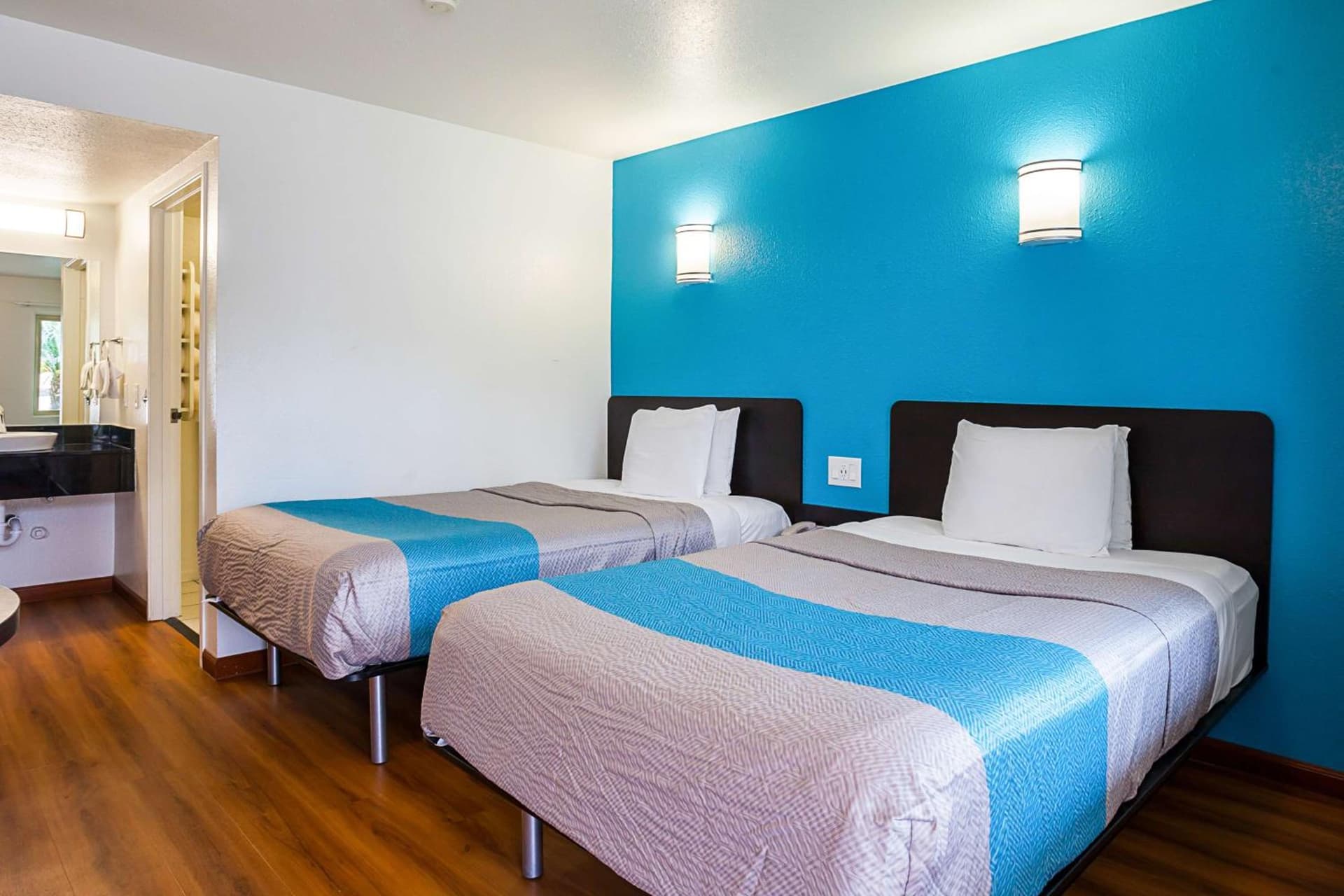 Motel 6-Ventura, CA - Downtown gallery photo in Ventura, CA — image 18