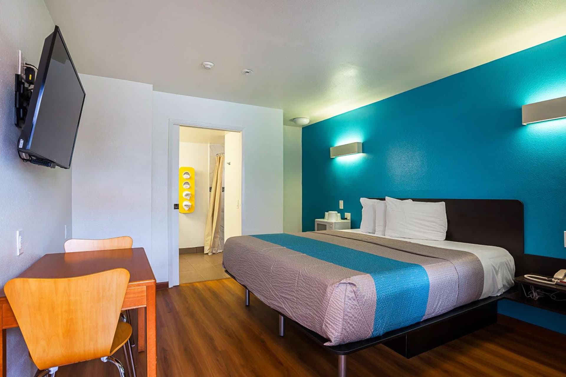 Motel 6-Ventura, CA - Downtown gallery photo in Ventura, CA — image 5