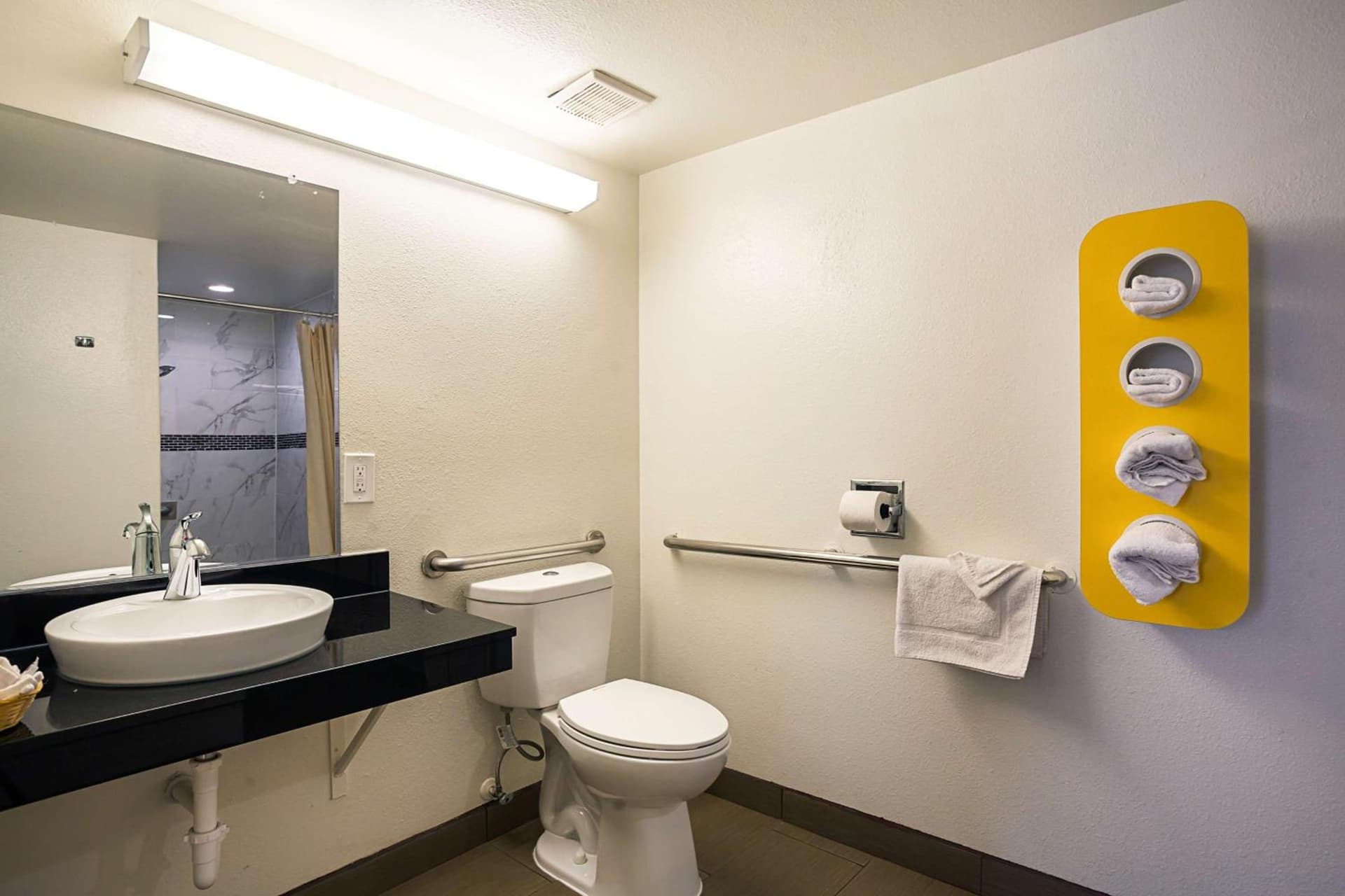 Motel 6-Ventura, CA - Downtown gallery photo in Ventura, CA — image 25