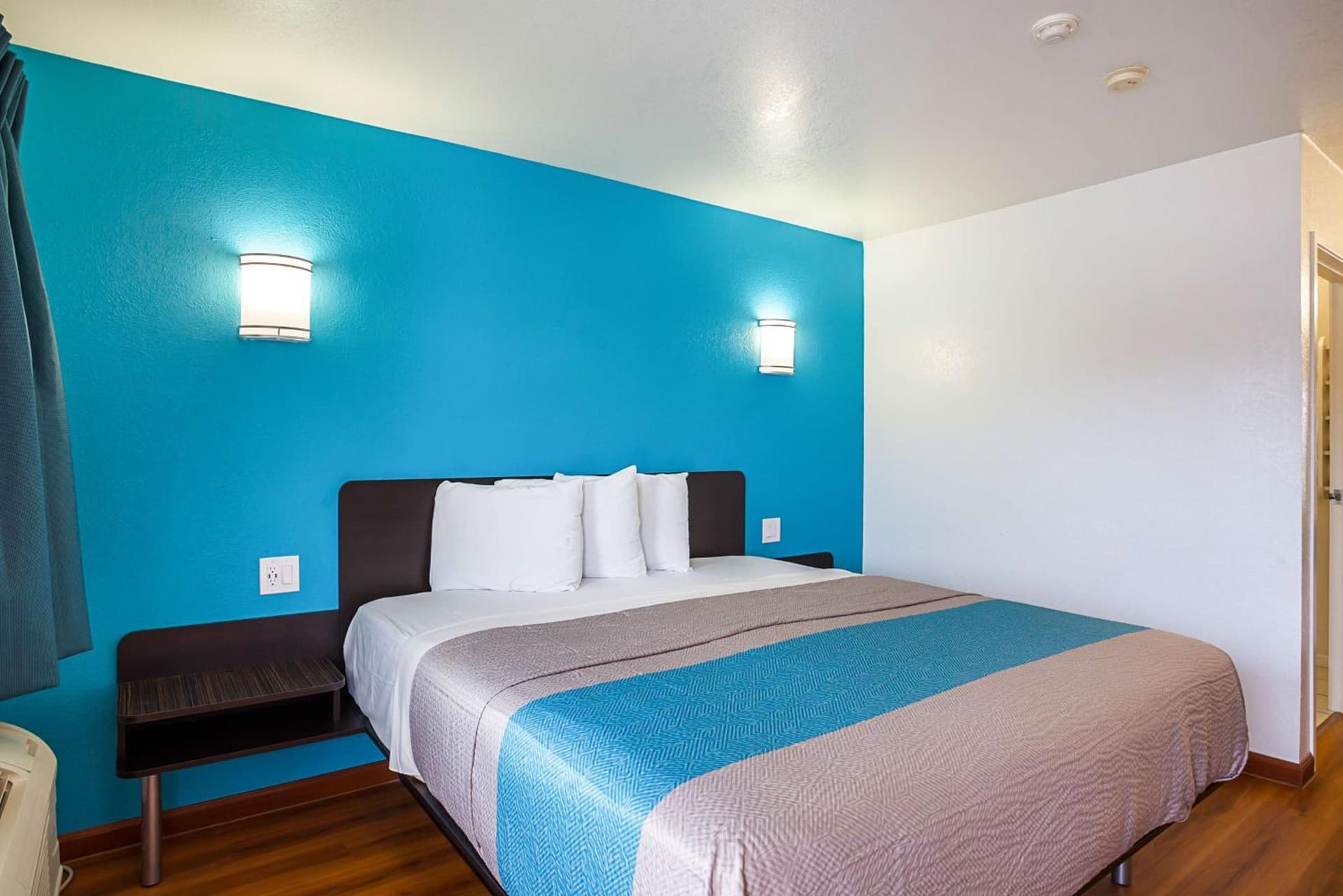 Motel 6-Ventura, CA - Downtown gallery photo in Ventura, CA — image 19