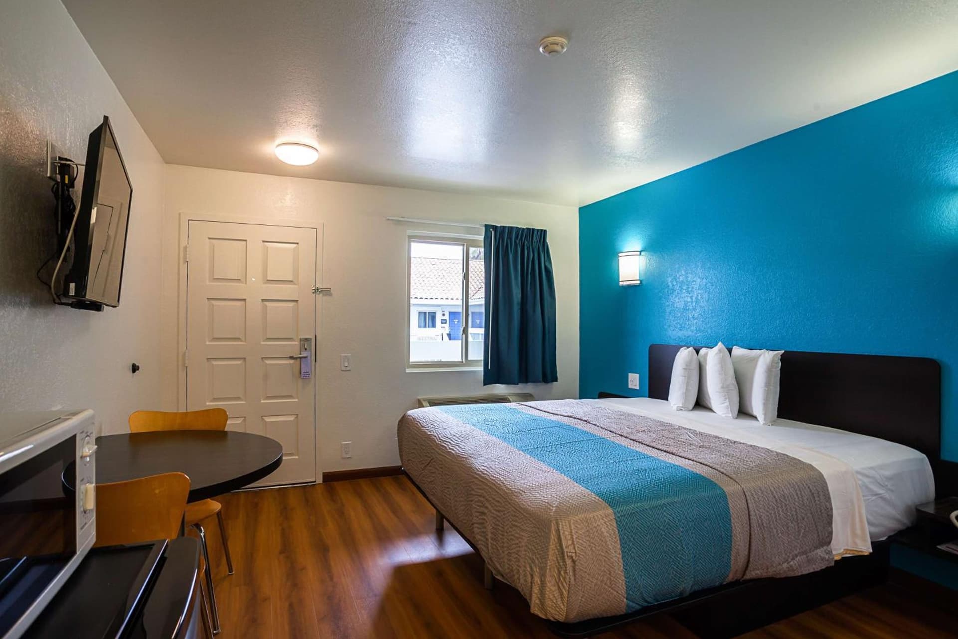 Motel 6-Ventura, CA - Downtown gallery photo in Ventura, CA — image 16
