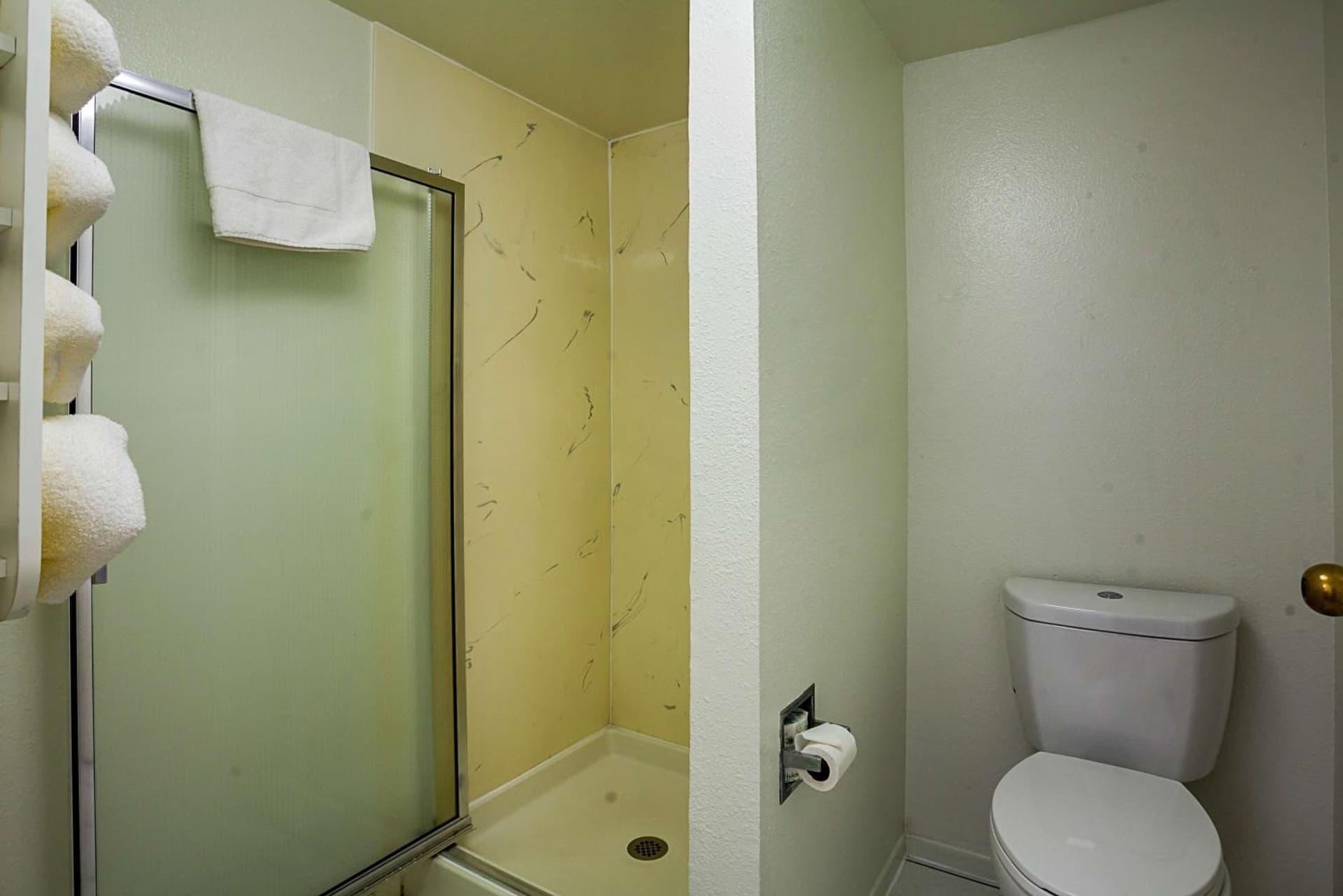 Motel 6-Ventura, CA - Downtown interior in Ventura, CA — gallery photo 2