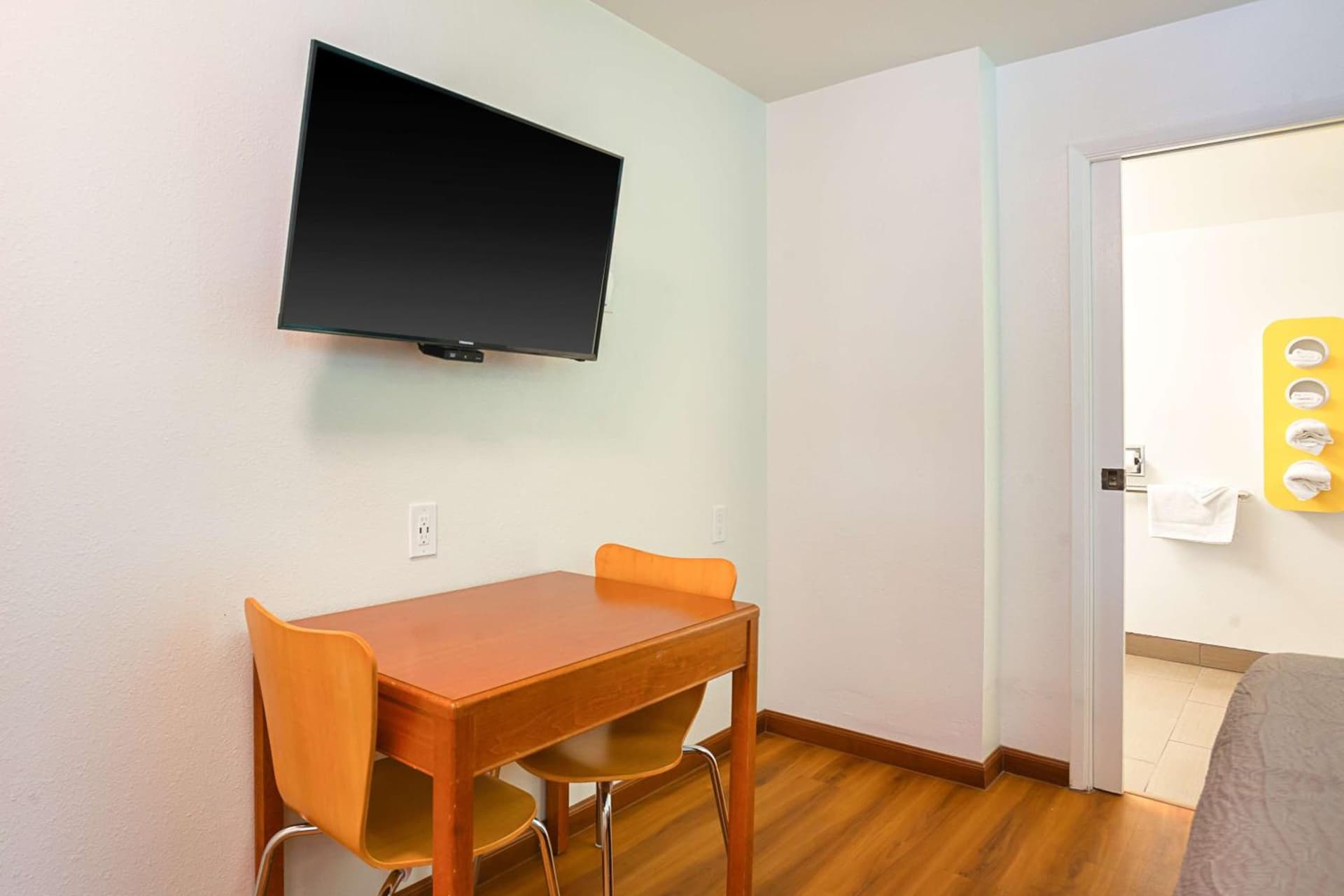 Motel 6-Ventura, CA - Downtown gallery photo in Ventura, CA — image 28