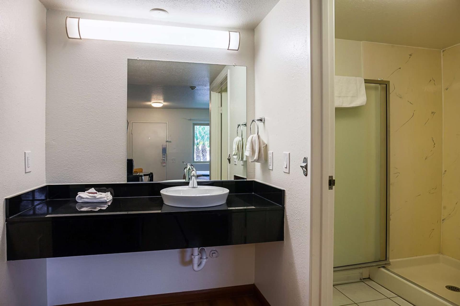 Motel 6-Ventura, CA - Downtown gallery photo in Ventura, CA — image 27