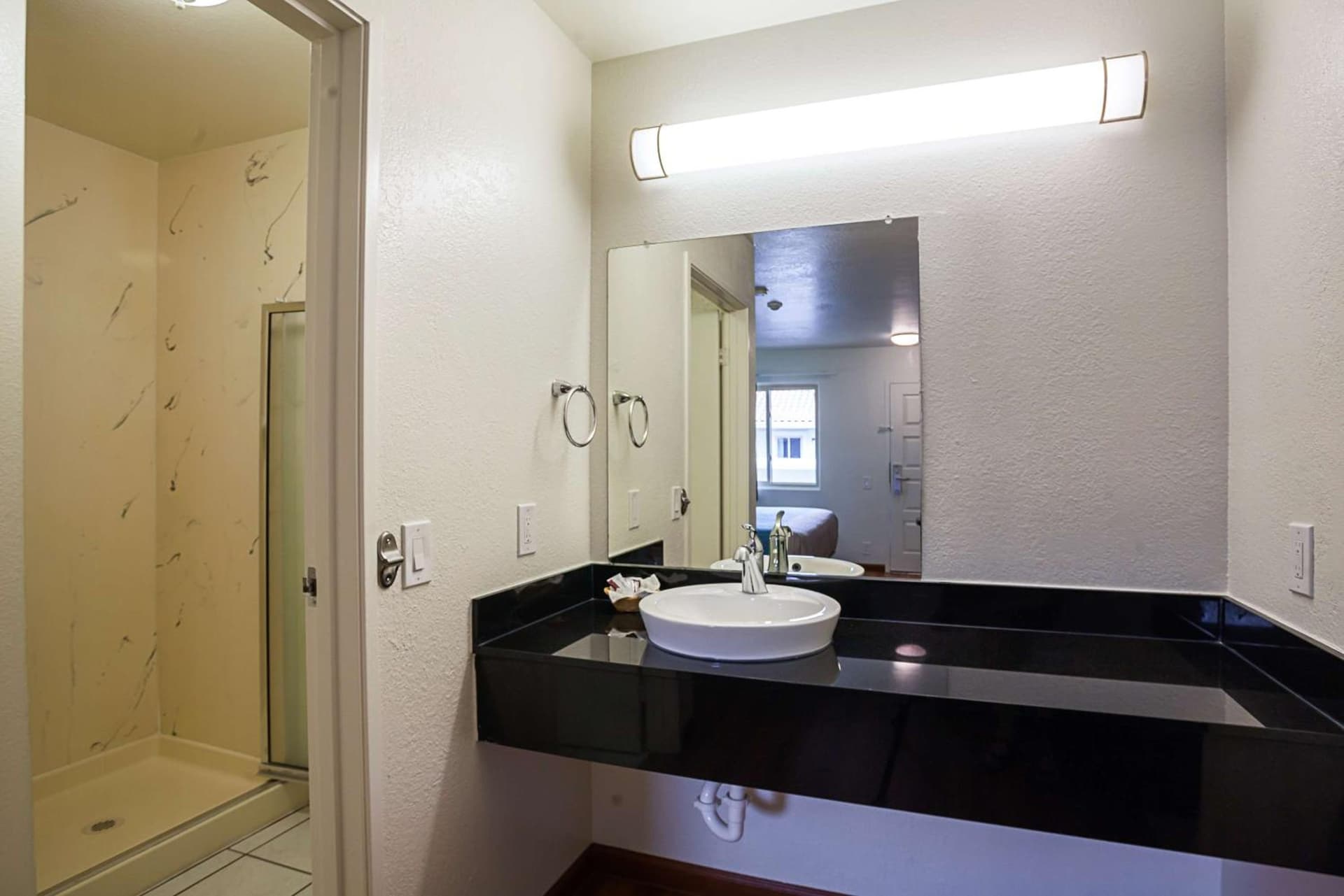 Motel 6-Ventura, CA - Downtown gallery photo in Ventura, CA — image 12