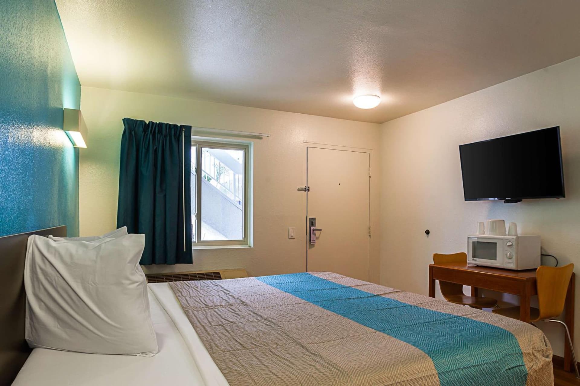 Motel 6-Ventura, CA - Downtown gallery photo in Ventura, CA — image 6