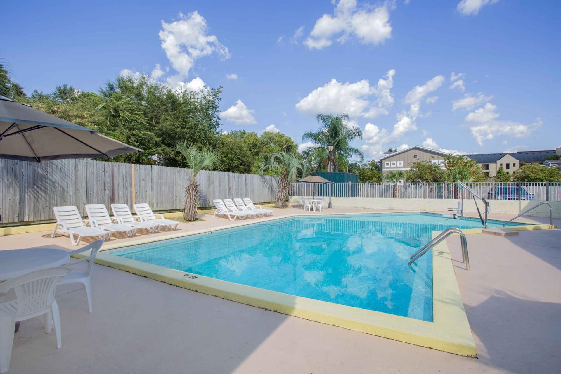 Days Inn by Wyndham Tallahassee University Center gallery photo in Tallahassee, FL — image 24