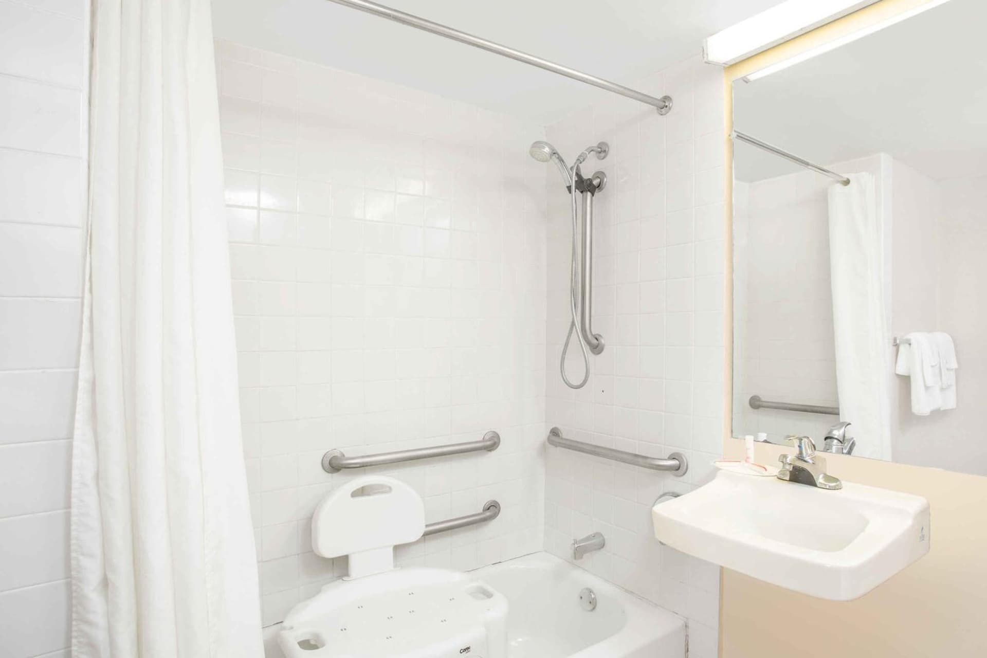 Days Inn by Wyndham Tallahassee University Center gallery photo in Tallahassee, FL — image 7