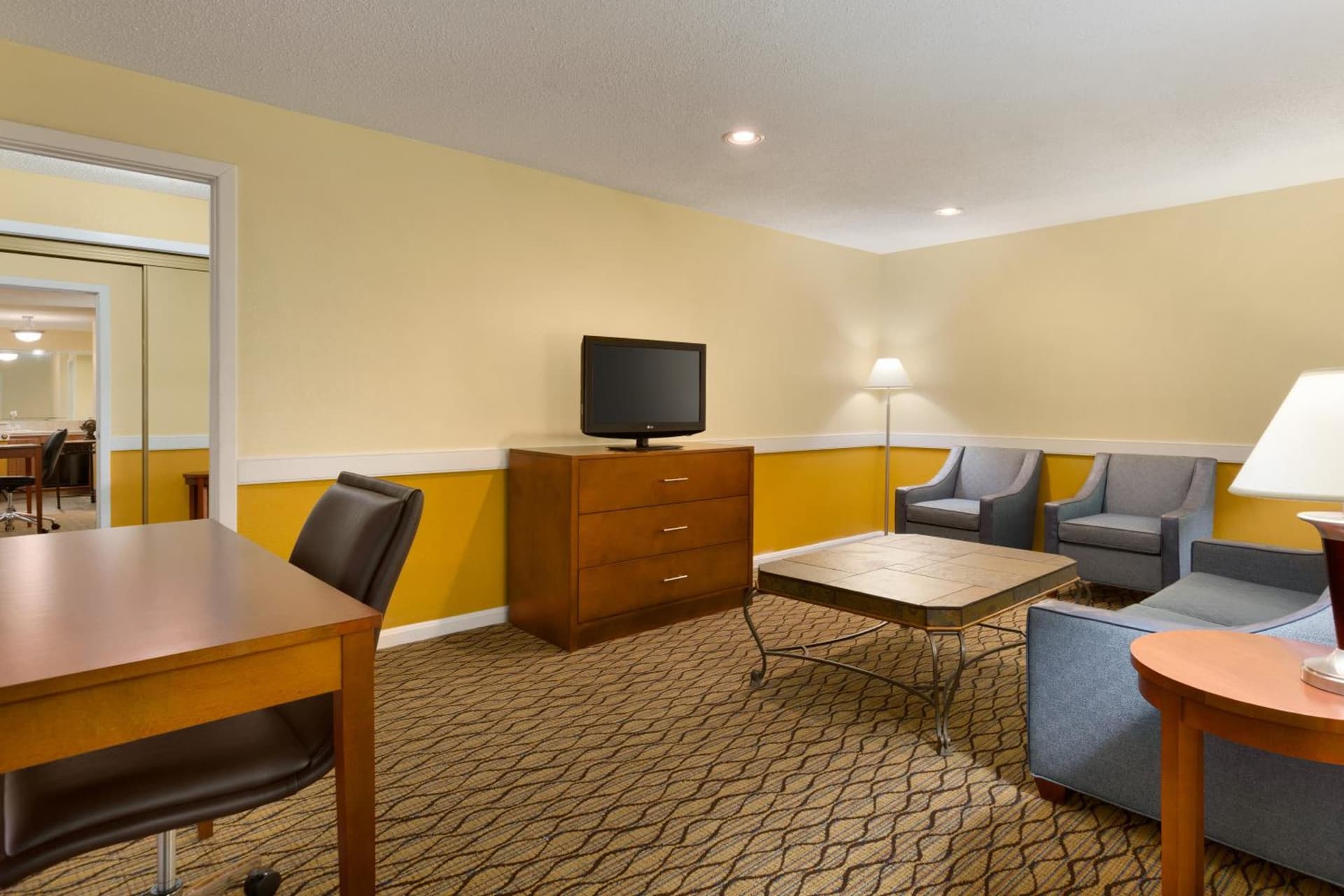 Country Inn & Suites by Radisson, Mishawaka, IN gallery photo in South Bend, IN — image 27