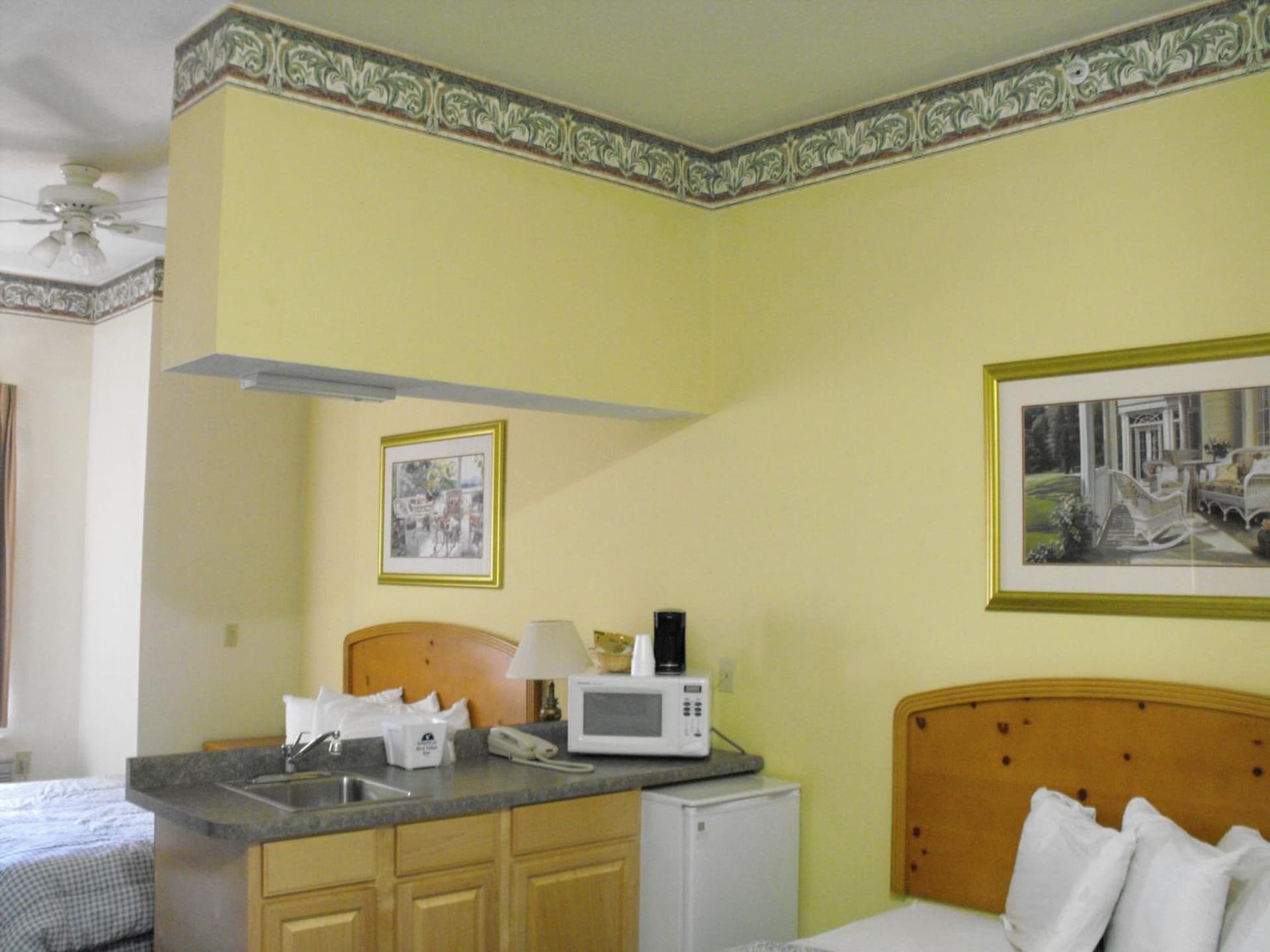 Americas Best Value Inn Three Rivers gallery photo in Three Rivers, MI — image 17