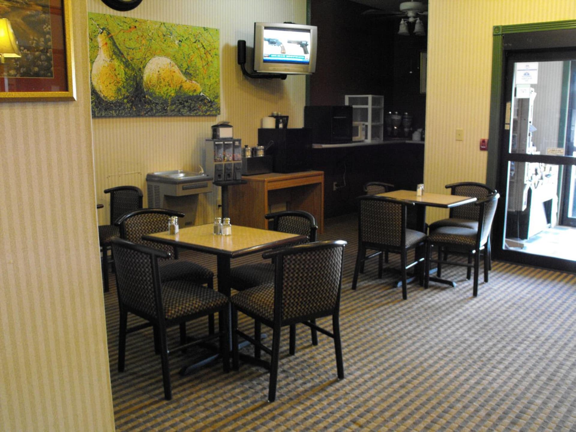 Americas Best Value Inn Three Rivers gallery photo in Three Rivers, MI — image 14