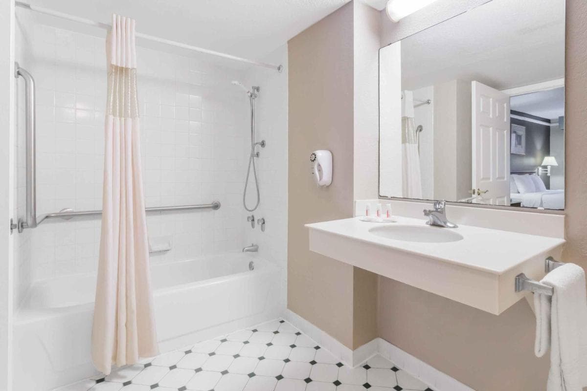 Casa Bella Inn & Suites Extended Stay gallery photo in Tallahassee, FL — image 17