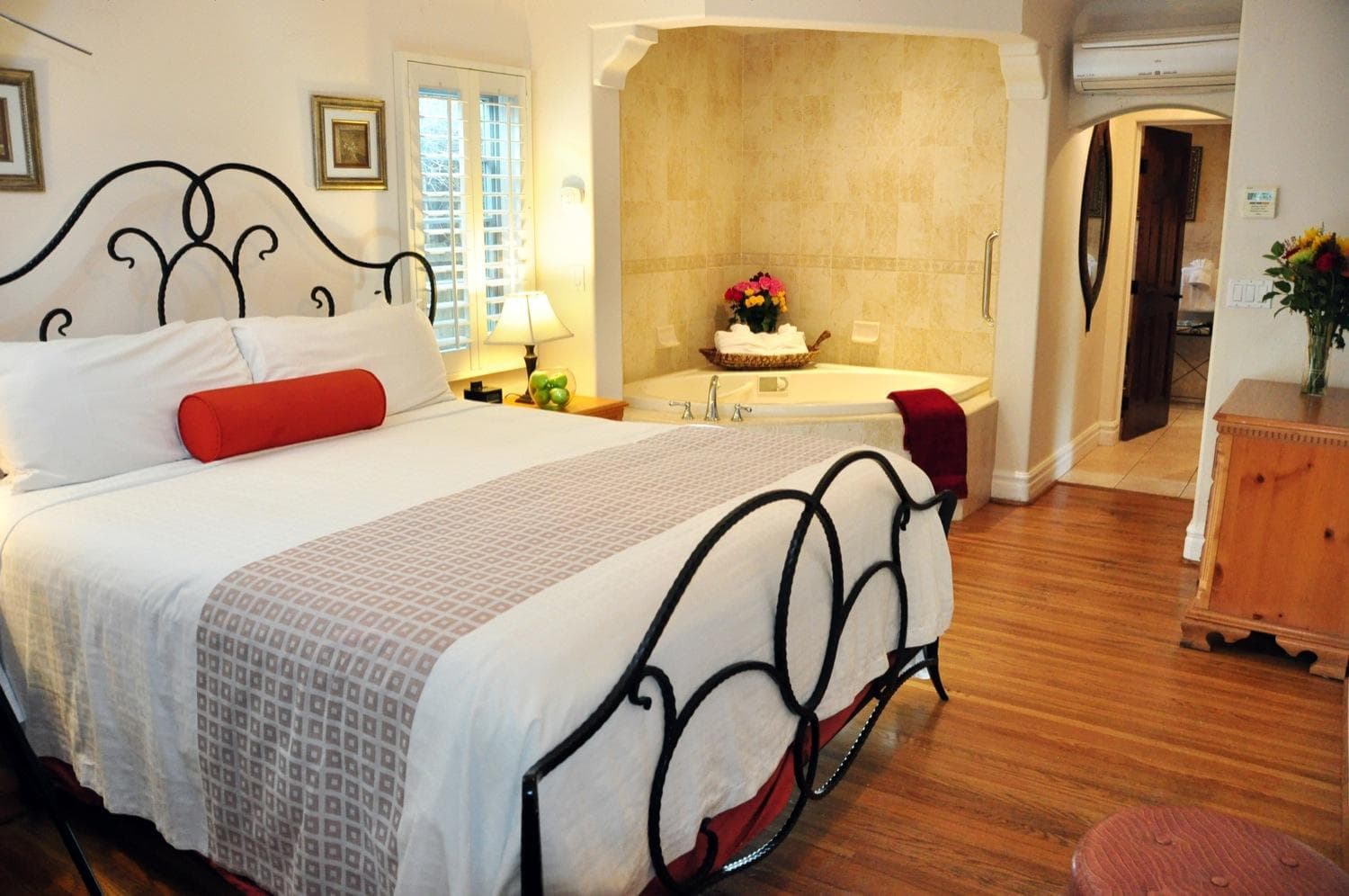 The Eagle Inn gallery photo in Santa Barbara, CA — image 113