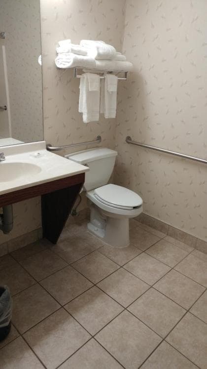 Country Inn & Suites by Radisson, Waterloo, IA gallery photo in Waterloo, IA — image 32