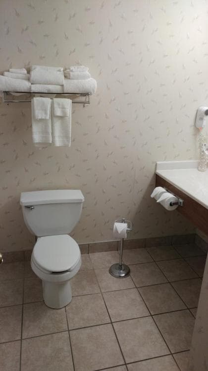 Country Inn & Suites by Radisson, Waterloo, IA gallery photo in Waterloo, IA — image 18