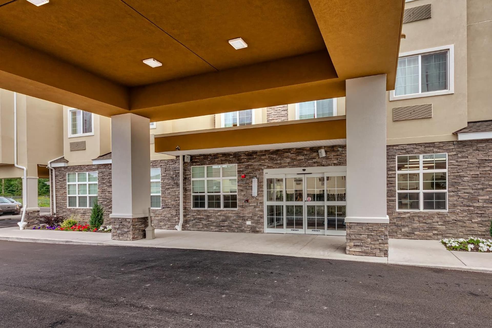 Microtel Inn & Suites by Wyndham Niagara Falls gallery photo in Niagara Falls, NY — image 42