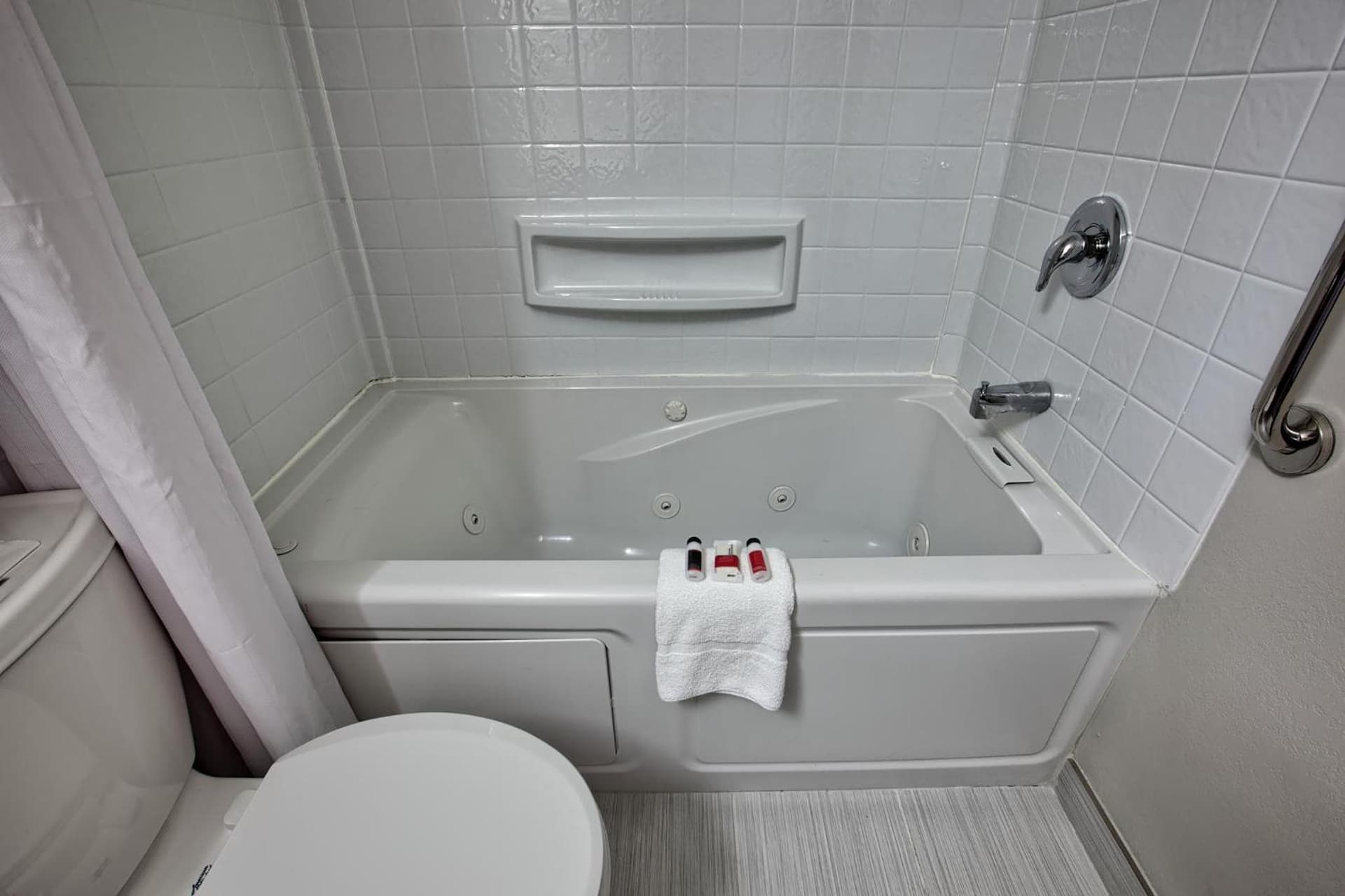 Microtel Inn & Suites by Wyndham Niagara Falls gallery photo in Niagara Falls, NY — image 17