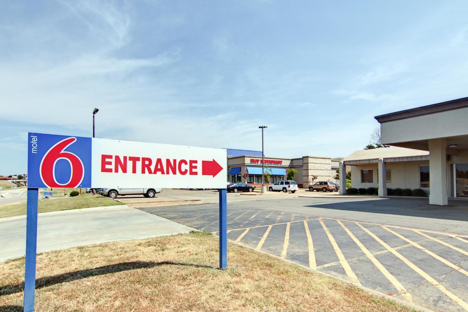 Motel 6-Mount Pleasant, TX interior in Mount Pleasant, TX — gallery photo 2