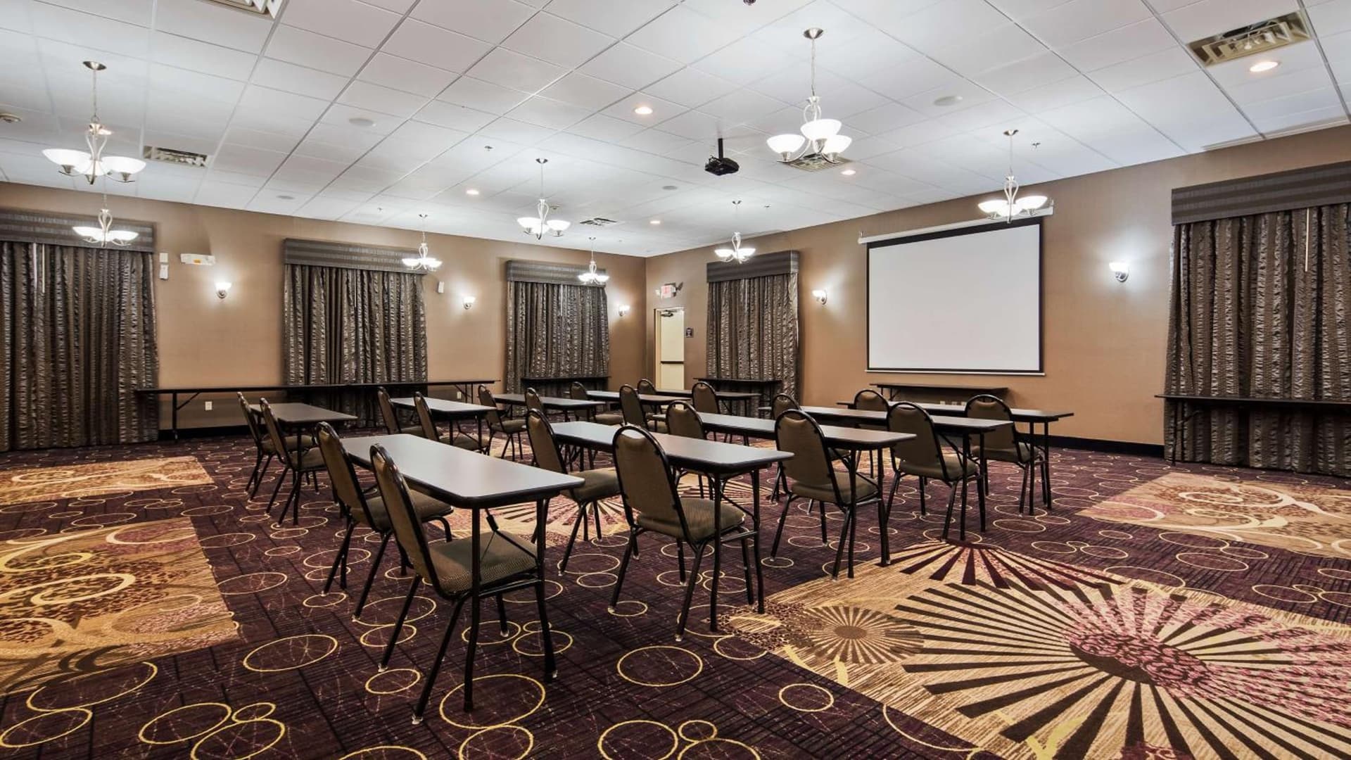 Best Western Plover-Stevens Point Hotel & Conference Center property views in Plover, WI — gallery photo 3
