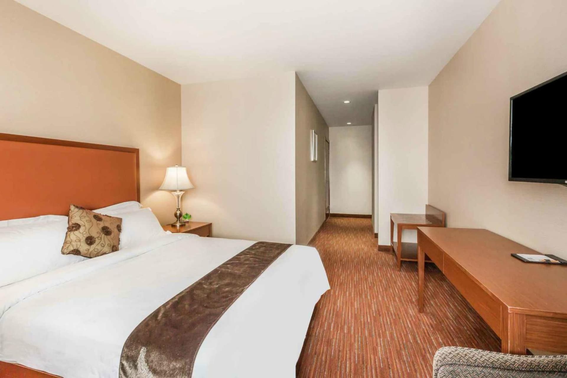 Ramada by Wyndham Flushing Queens gallery photo in Queens, NY — image 17