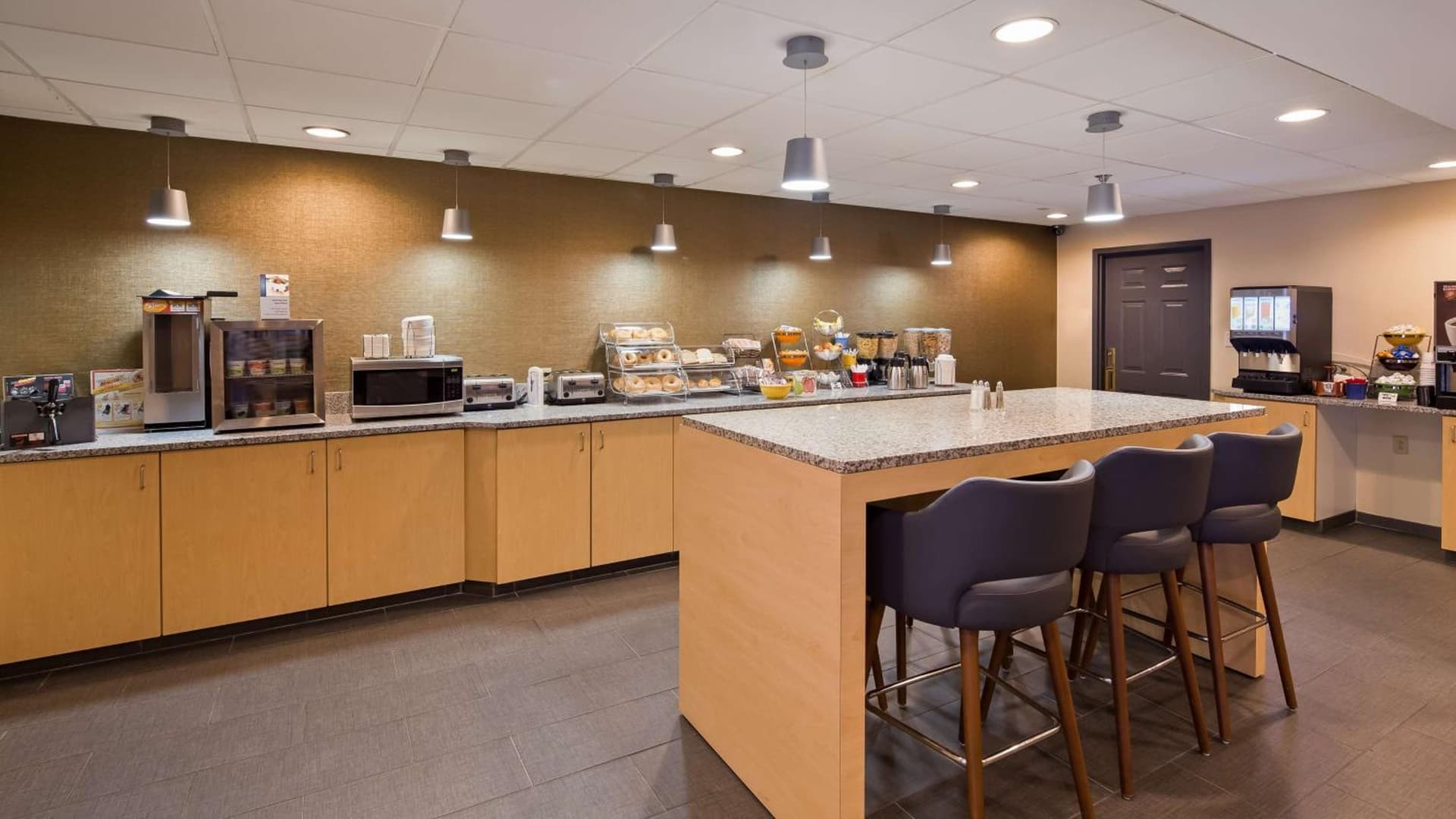 Best Western On The Avenue property views in Buffalo, NY — gallery photo 3