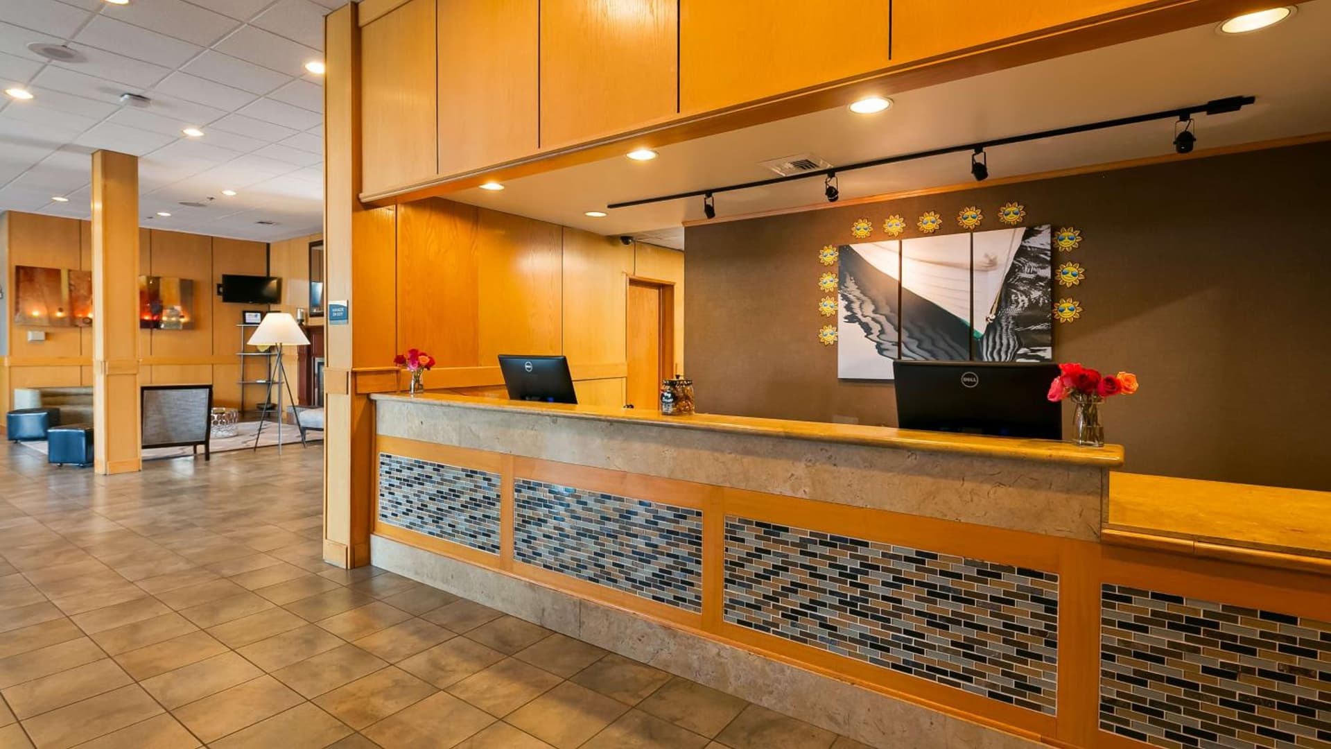 Best Western Plus Silverdale Beach Hotel interior in Silverdale, WA — gallery photo 2