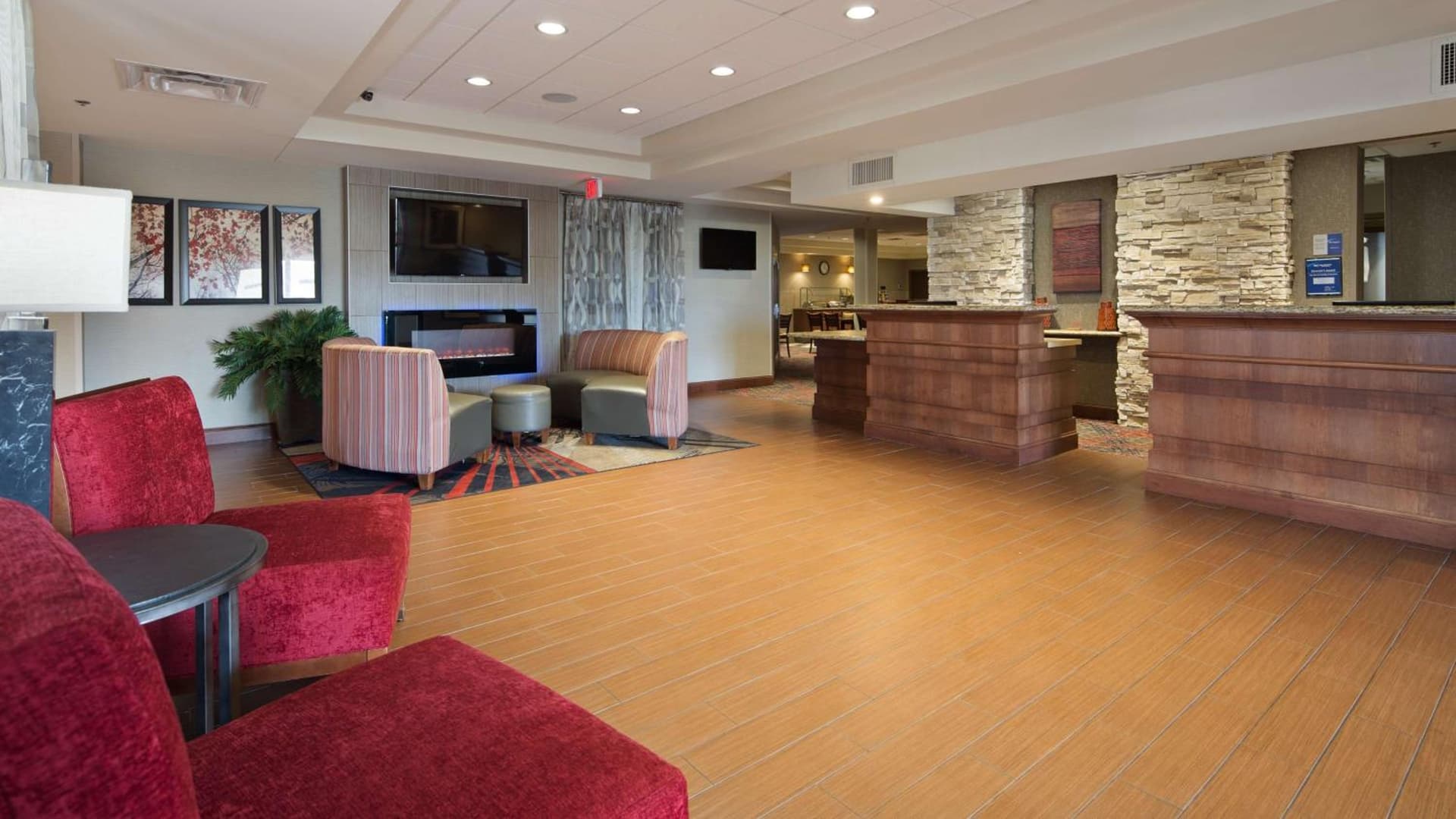 Best Western Plus Willmar interior in Willmar, MN — gallery photo 2