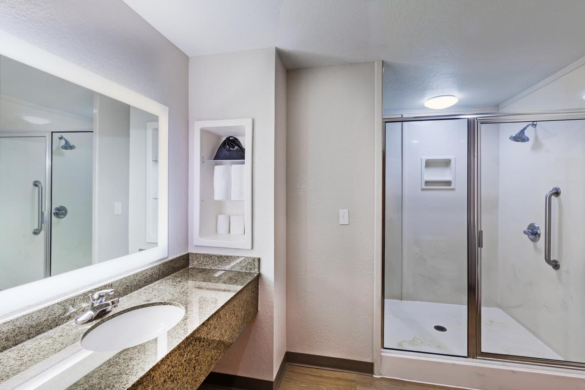 Holiday Inn Express & Suites Tulsa S Broken Arrow Hwy 51 by IHG gallery photo in Broken Arrow, OK — image 57