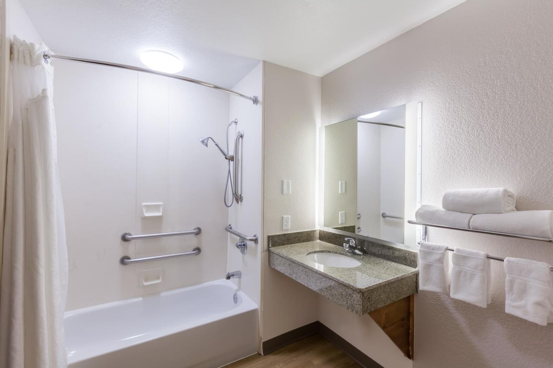 Holiday Inn Express & Suites Tulsa S Broken Arrow Hwy 51 by IHG gallery photo in Broken Arrow, OK — image 29
