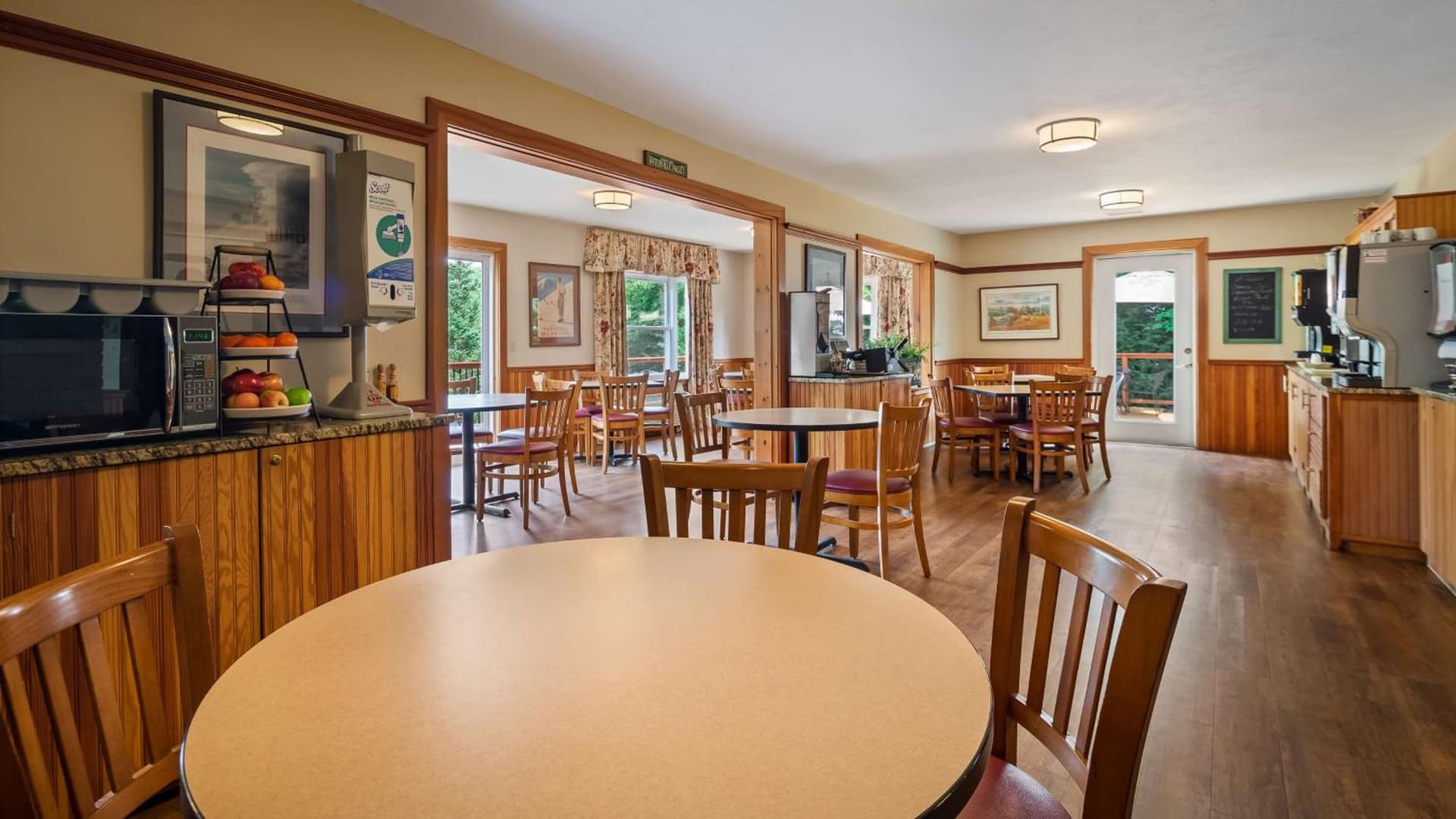 Silver Fox Inn interior in Waterville Valley — gallery photo 2