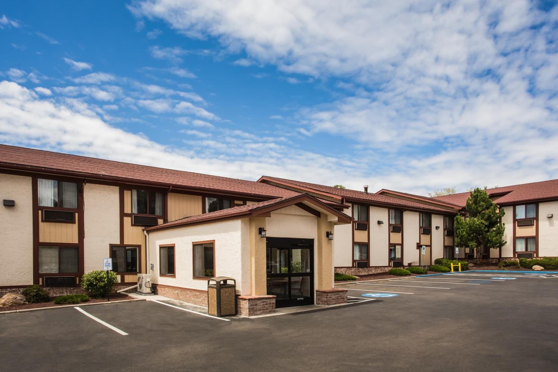 Super 8 by Wyndham Flagstaff interior in Flagstaff, AZ — gallery photo 2