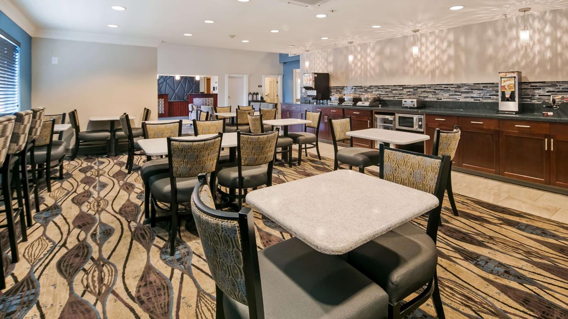 Best Western Plus Aberdeen interior in Aberdeen, WA — gallery photo 2