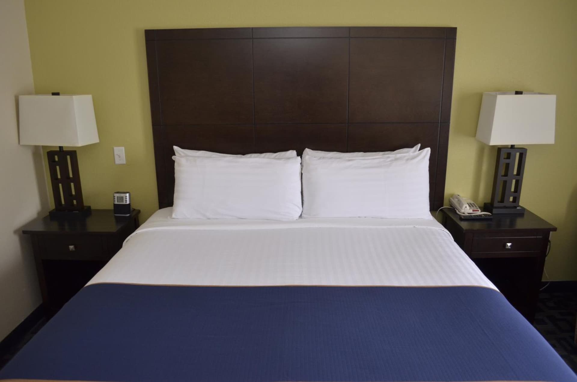 Super 8 by Wyndham Irving/DFW Apt/North interior in Irving, TX — gallery photo 2