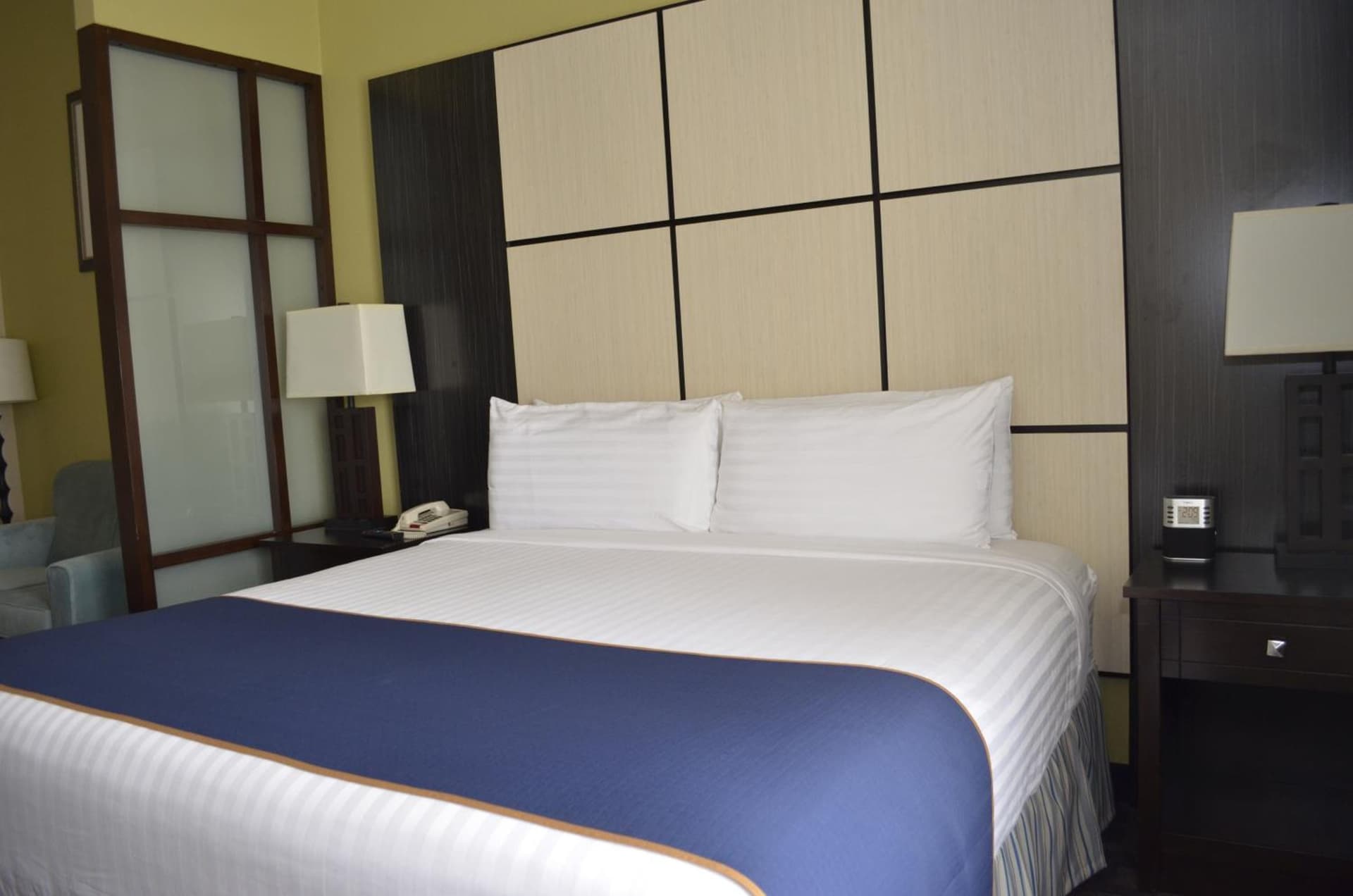 Super 8 by Wyndham Irving/DFW Apt/North gallery photo in Irving, TX — image 16