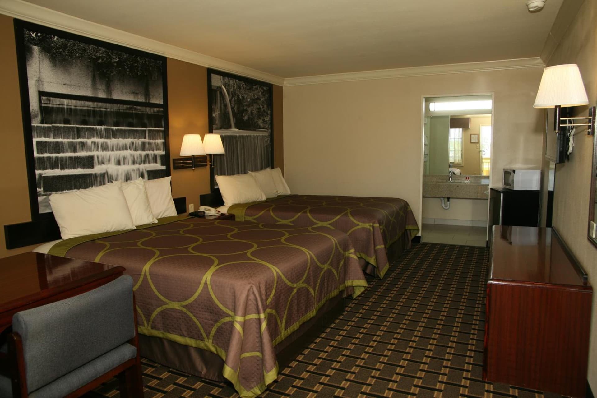 Super 8 by Wyndham Tyler TX gallery photo in Tyler, TX — image 5