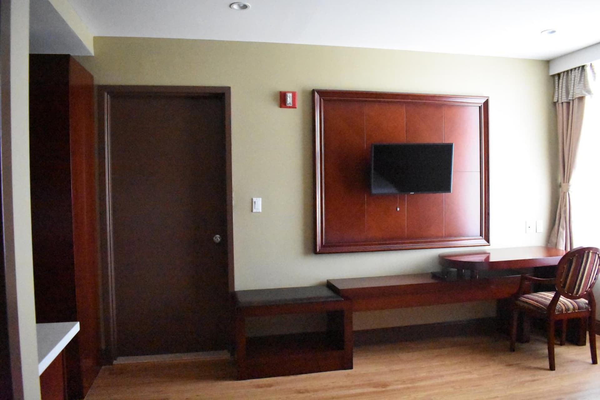 The Queens Hotel gallery photo in Queens, NY — image 28