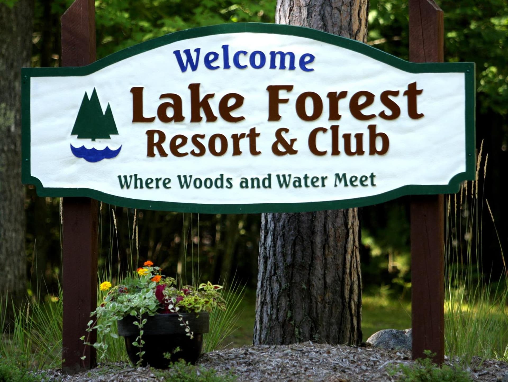 Lake Forest Resort interior in Eagle River, WI — gallery photo 2